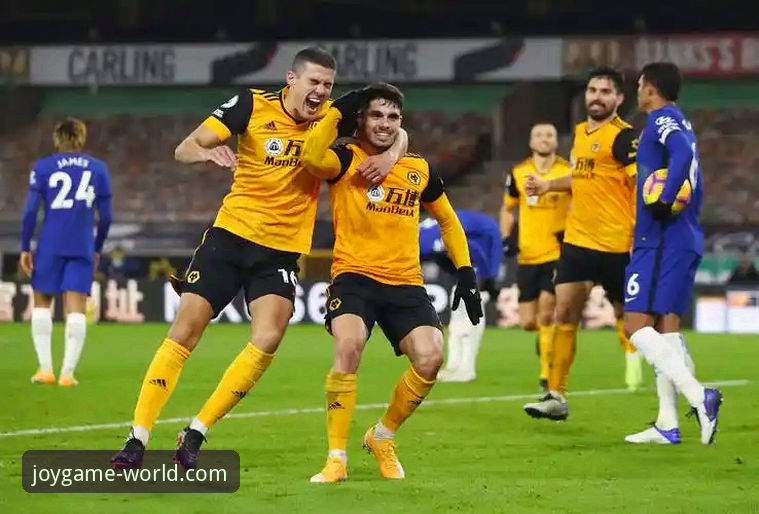 狼队坚韧防守 vs 利物浦高效进攻：一场足总杯的战术博弈与九游官网畅玩手游的沉浸体验